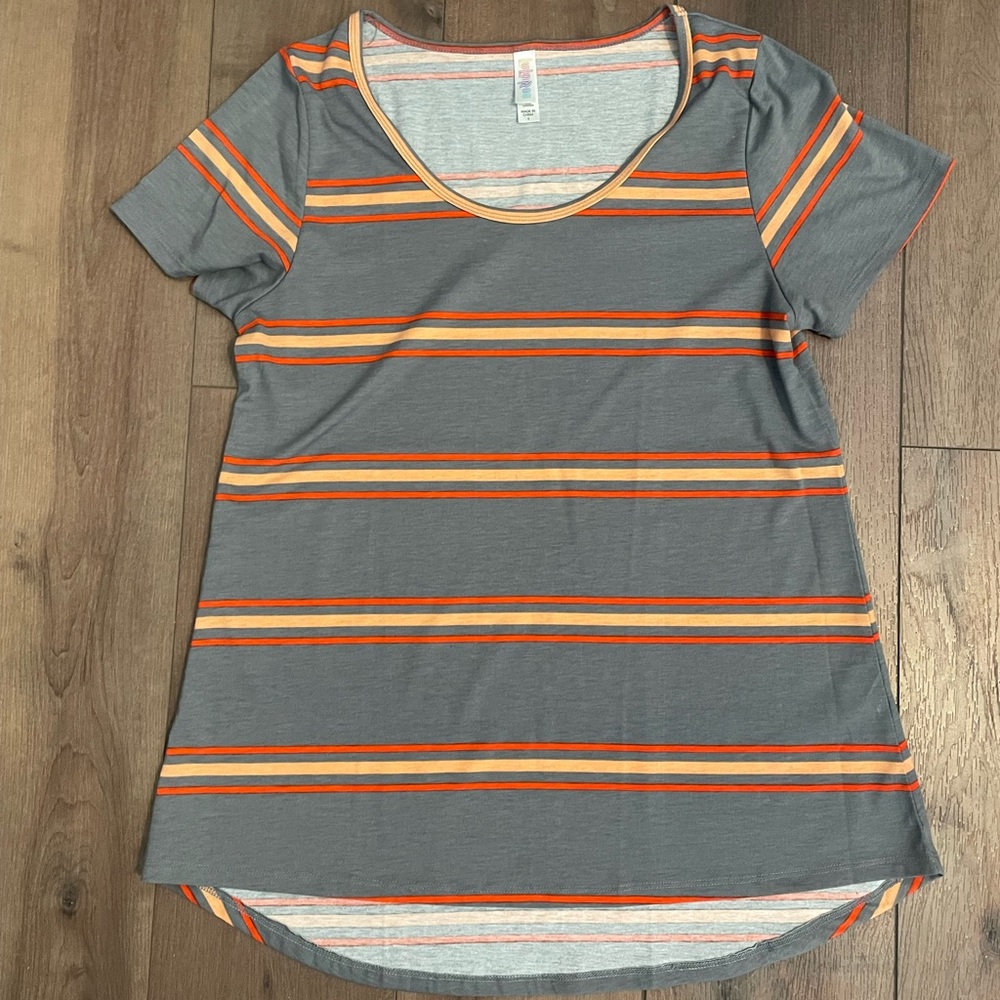 Lularoe classic tee vintage look small